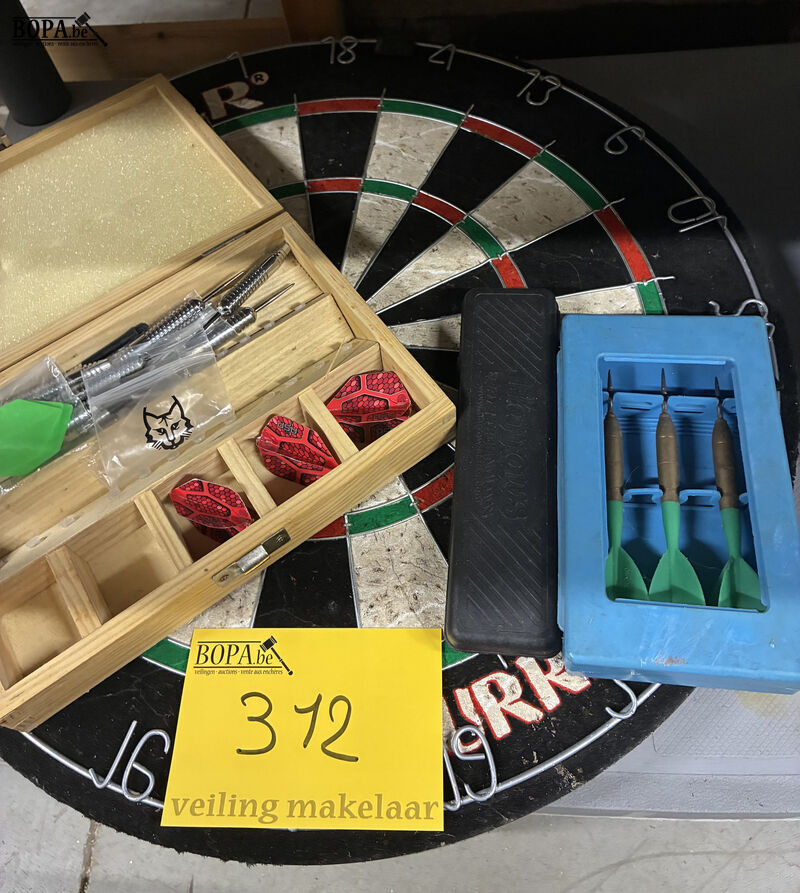Dartsbord met toebehoren – foto 4 – kavel bij BOPA Auctions, Oekene