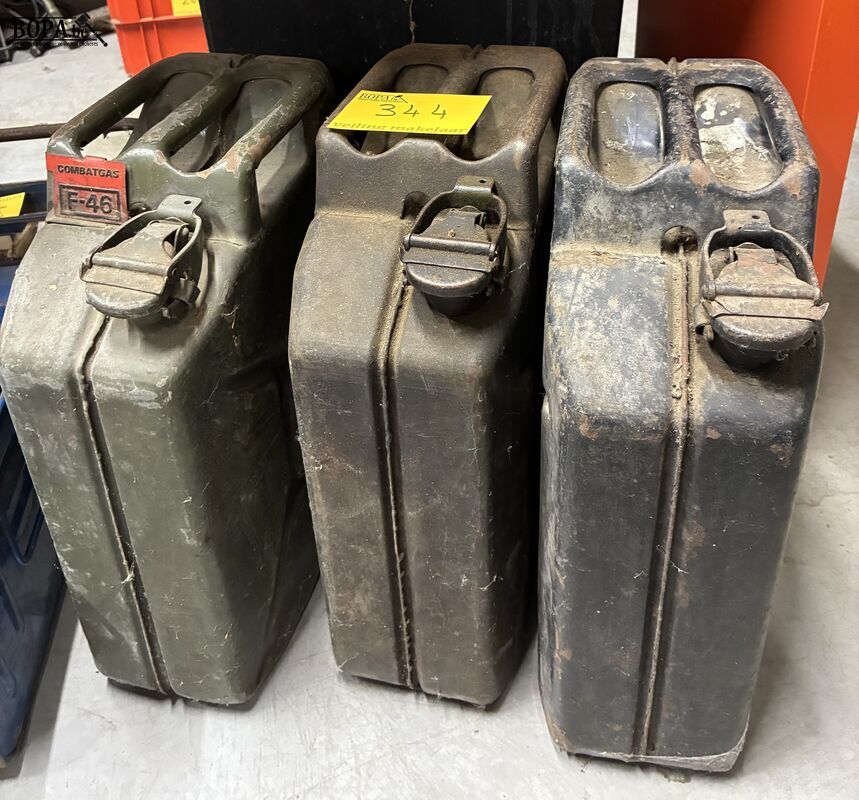 Jerrycans - 3 stuks – foto 2 – kavel bij BOPA Auctions, Oekene