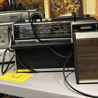 Lot vintage radiospelers - 3 stuks – kavel bij BOPA Auctions, Oekene