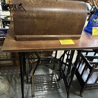 Antieke naaimachine – kavel bij BOPA Auctions, Oekene