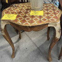 Vintage Italiaanse Florentijnse houten bijzettafel – kavel bij BOPA Auctions, Oekene