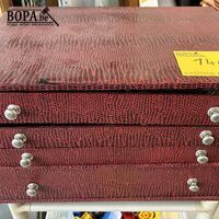 Rode bestekdoos met vintage zilveren bestek – kavel bij BOPA Auctions, Oekene
