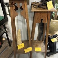 Antieke houten plantenstaanders - 2 stuks – kavel bij BOPA Auctions, Oekene