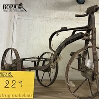 Miniatuur metalen retrofietsje – kavel bij BOPA Auctions, Oekene