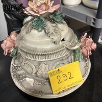 Keramieken soepterrine met serveerschaal – kavel bij BOPA Auctions, Oekene