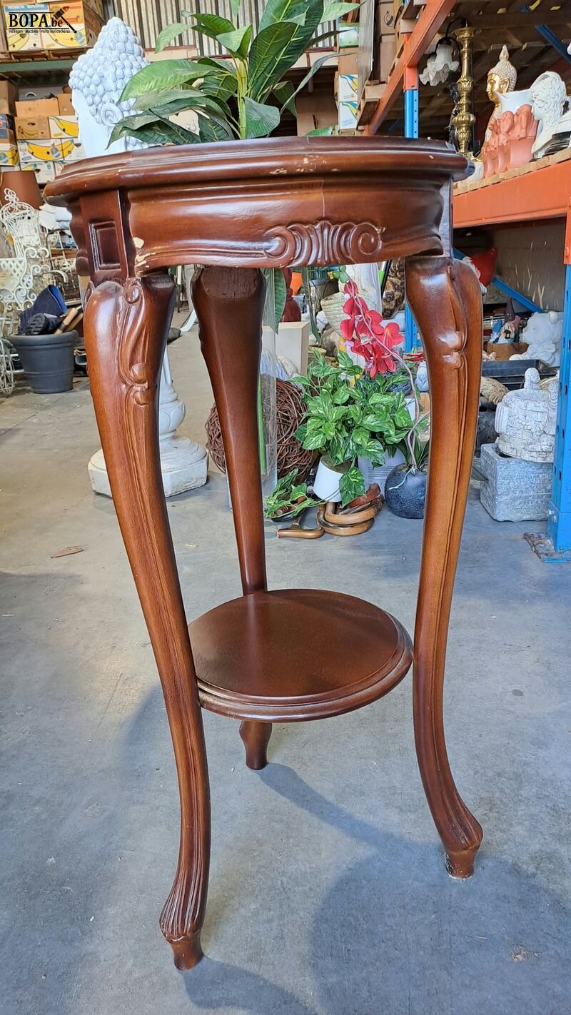Sierlijke houten bijzettafel met blad in vlechtwerk en glas – foto 3 – kavel bij BOPA Auctions, Aarsele