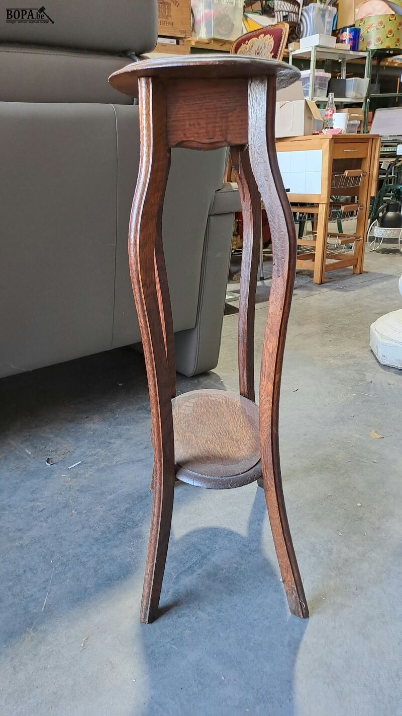 Antieken houten plantentafel met sierlijk gebogen poten en o – foto 3 – kavel bij BOPA Auctions, Aarsele