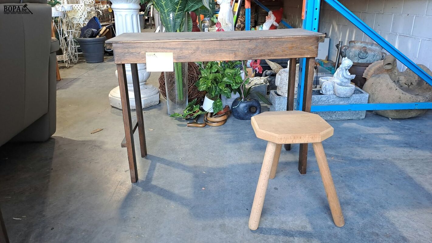 Lot houten plantentafeltje en kruk met 3 poten - 2 stuks – foto 2 – kavel bij BOPA Auctions, Aarsele