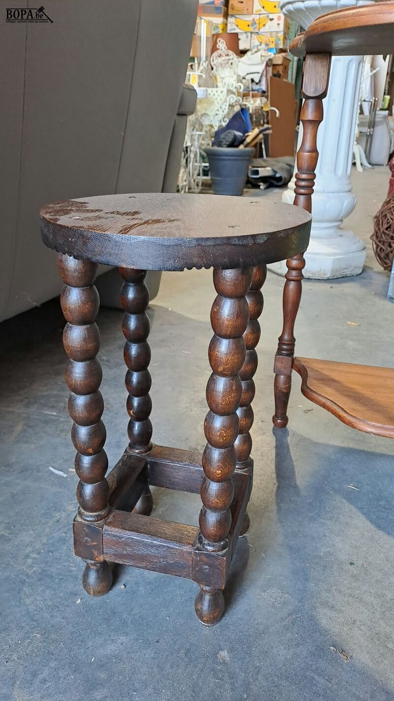 Lot houten bijzettafeltjes met gedraaide poten - 3 stuks – foto 4 – kavel bij BOPA Auctions, Aarsele