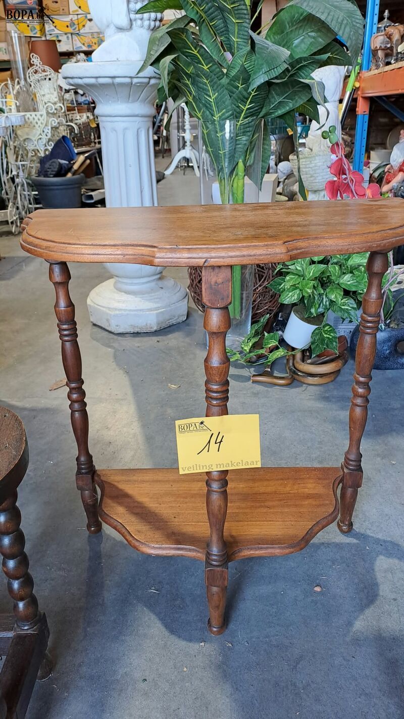 Lot houten bijzettafeltjes met gedraaide poten - 3 stuks – foto 5 – kavel bij BOPA Auctions, Aarsele