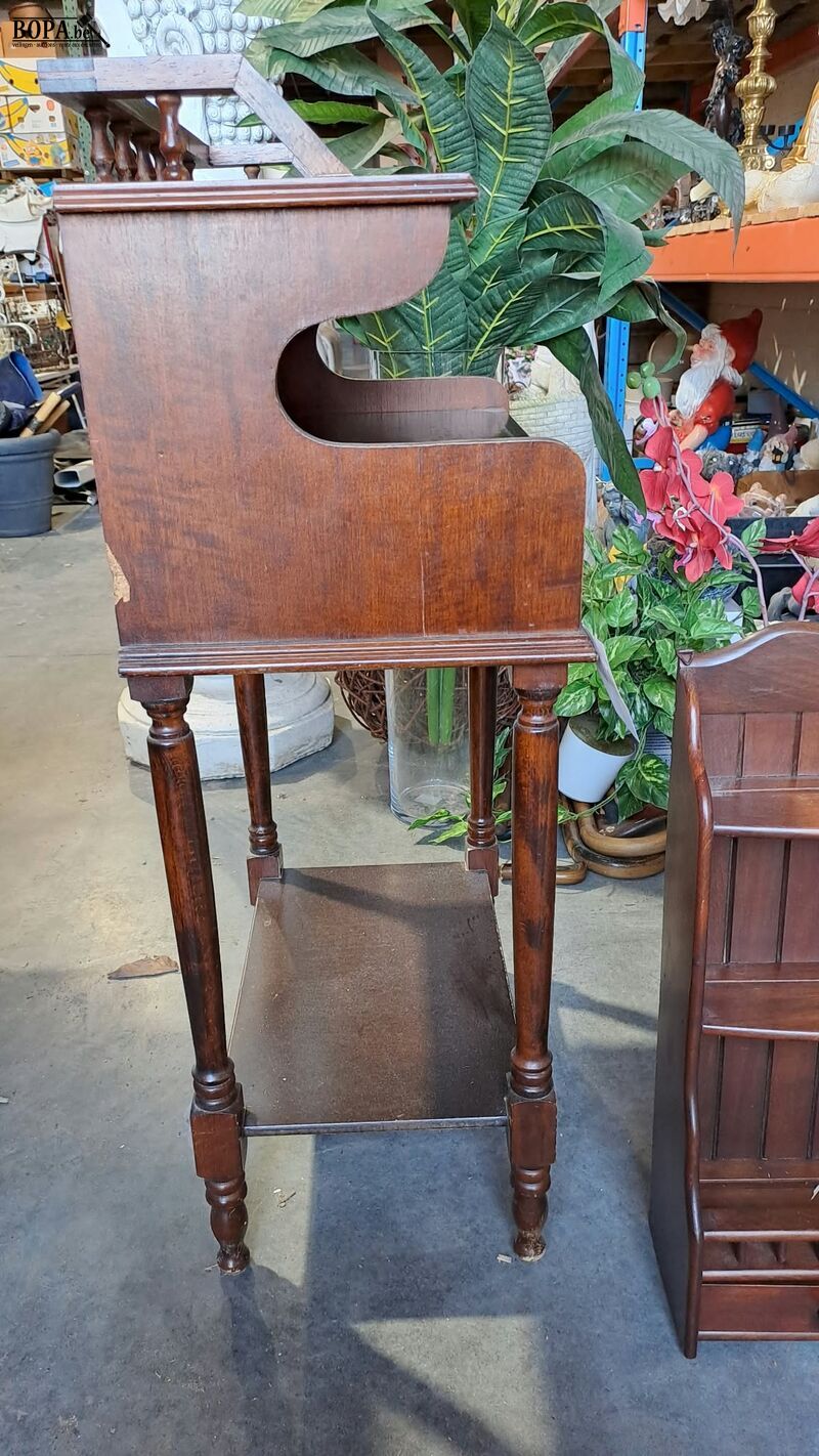 Antieken telefoontafel met lades en antieken houten wandrek – foto 5 – kavel bij BOPA Auctions, Aarsele