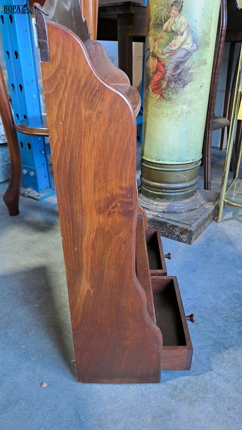 Antieken telefoontafel met lades en antieken houten wandrek – foto 9 – kavel bij BOPA Auctions, Aarsele