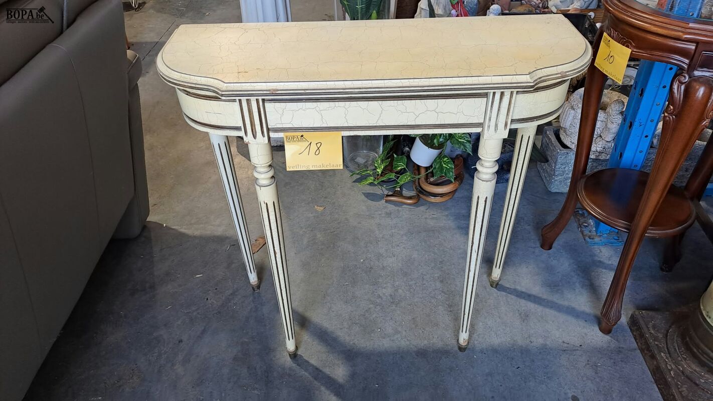 Klassieke Lodewijk XVI-stijl consoletafel, gebarsten cremekl – foto 2 – kavel bij BOPA Auctions, Aarsele