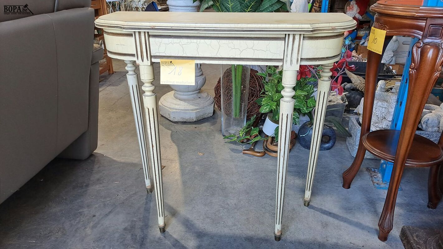 Klassieke Lodewijk XVI-stijl consoletafel, gebarsten cremekl – foto 3 – kavel bij BOPA Auctions, Aarsele