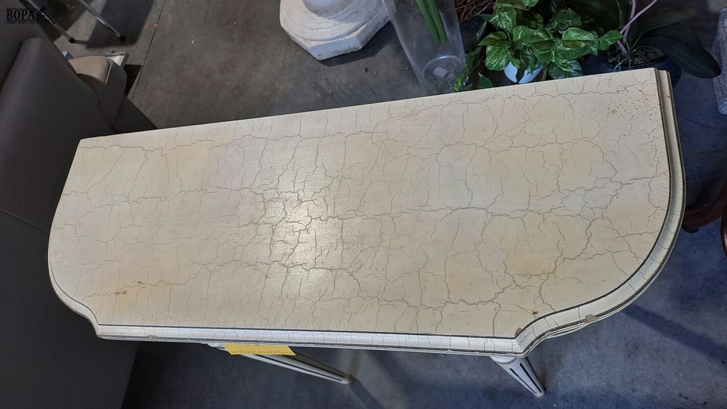 Klassieke Lodewijk XVI-stijl consoletafel, gebarsten cremekl – foto 5 – kavel bij BOPA Auctions, Aarsele