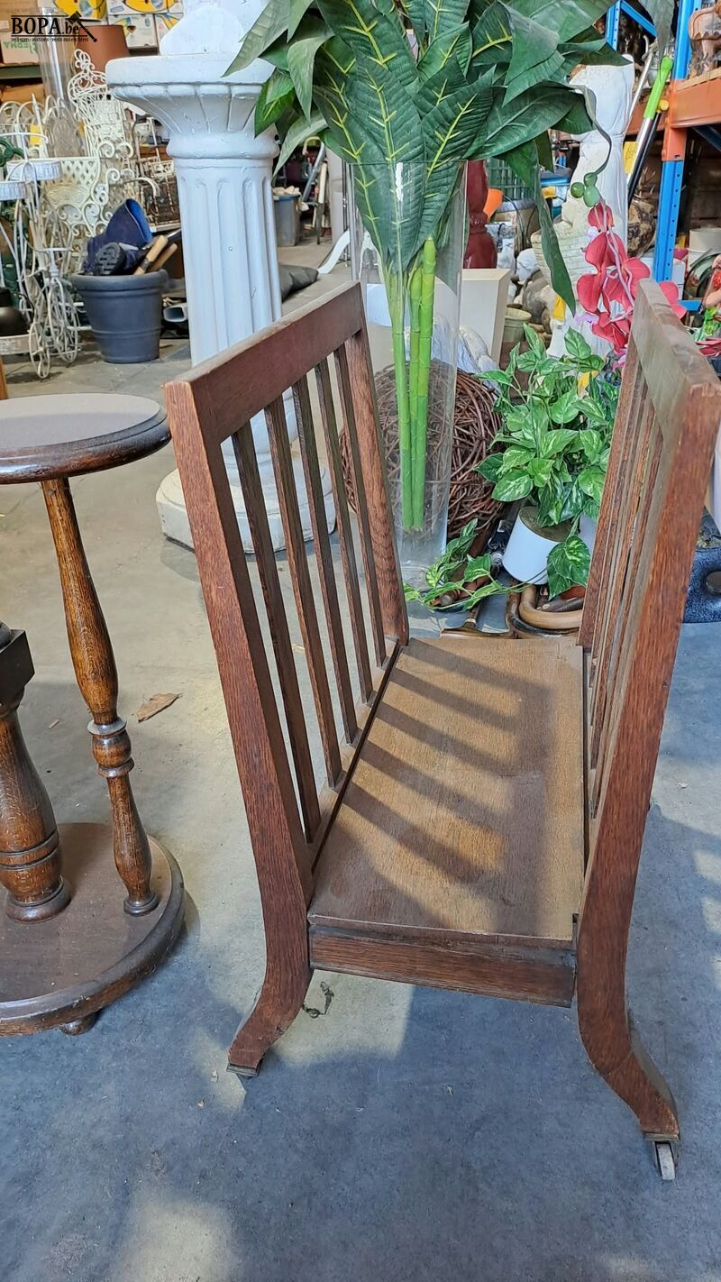 Robuuste krantenhouder op wielen en houten gelaagde plantens – foto 5 – kavel bij BOPA Auctions, Aarsele