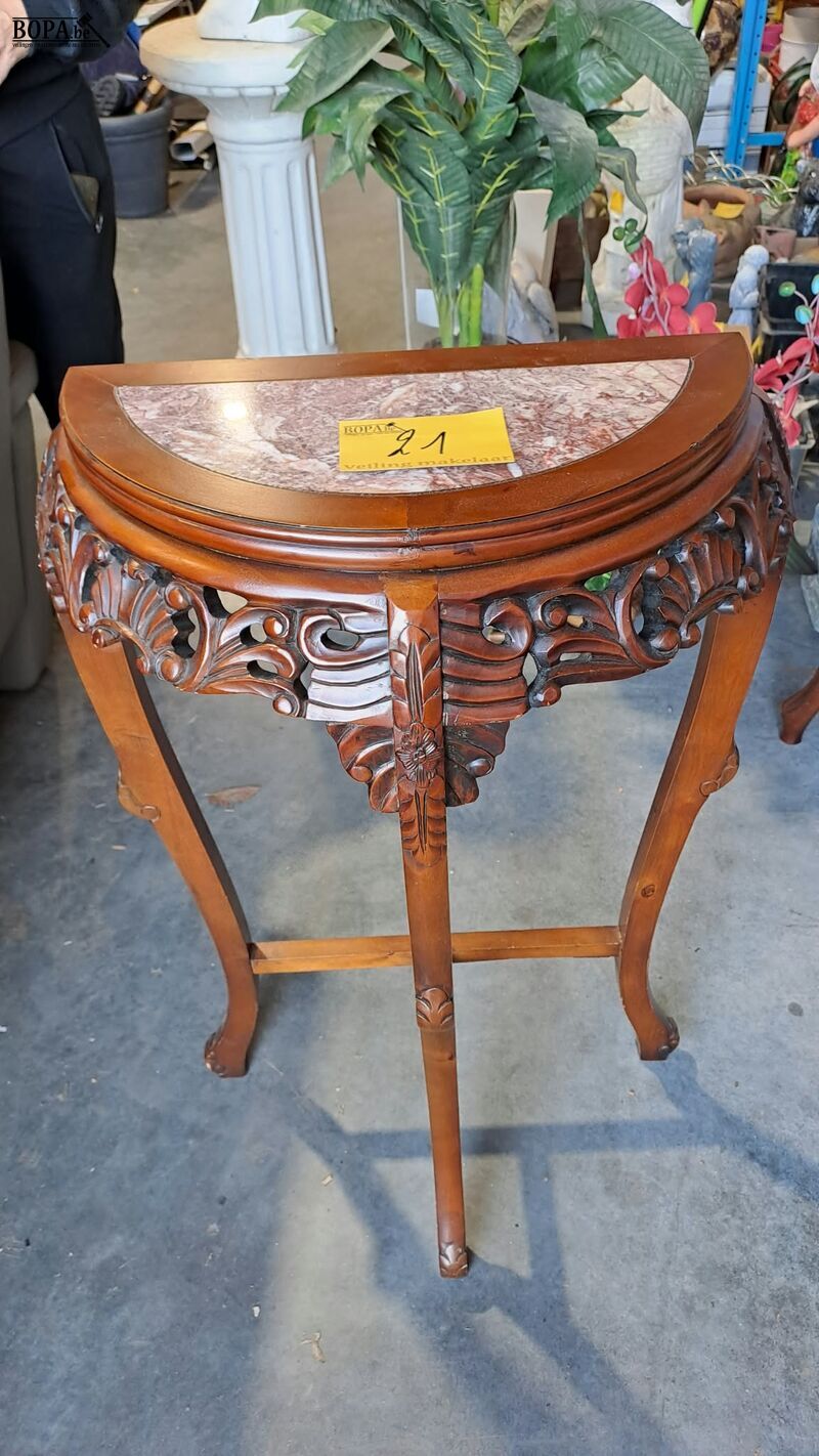 Halfronde Chinese Demi-lune consoletafel van hout met pracht – foto 2 – kavel bij BOPA Auctions, Aarsele