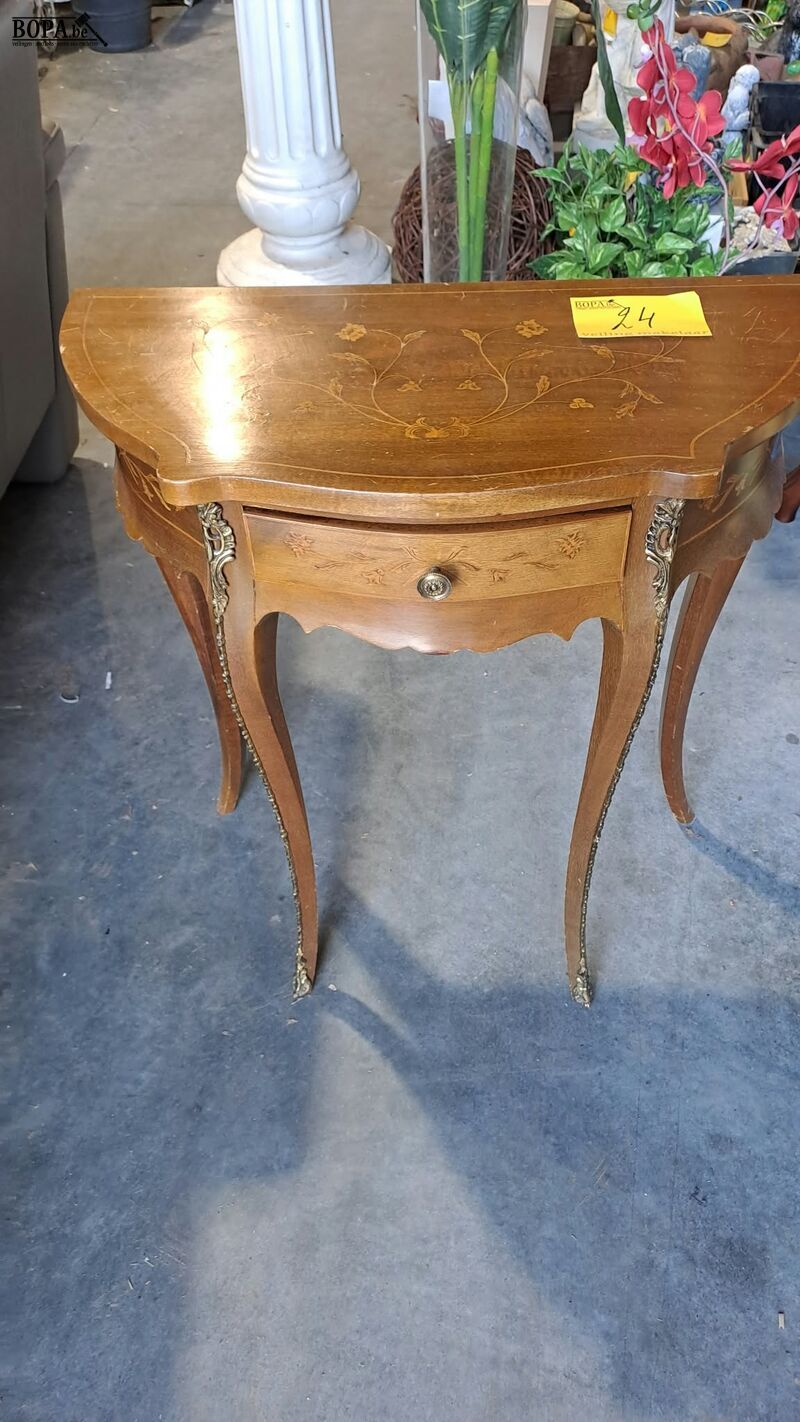 Bijzettafel Lodewijk XV stijl walnotenhout met bloeminlegwer – foto 2 – kavel bij BOPA Auctions, Aarsele