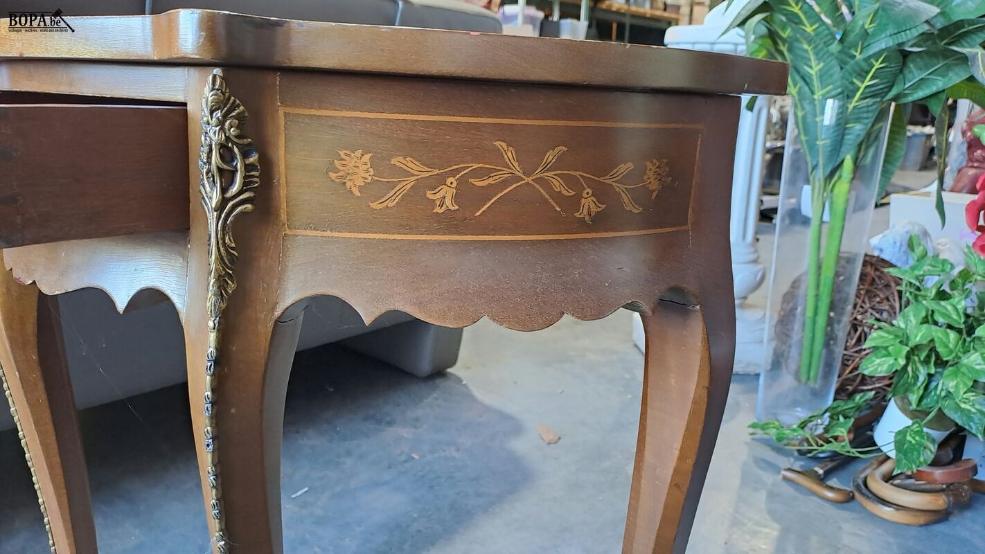 Bijzettafel Lodewijk XV stijl walnotenhout met bloeminlegwer – foto 5 – kavel bij BOPA Auctions, Aarsele