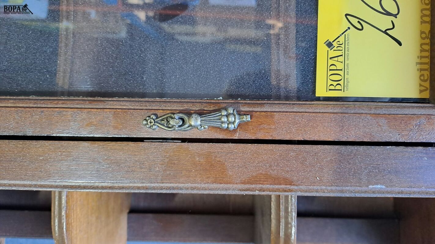 Vintage houten wandvitrinekast – foto 4 – kavel bij BOPA Auctions, Aarsele