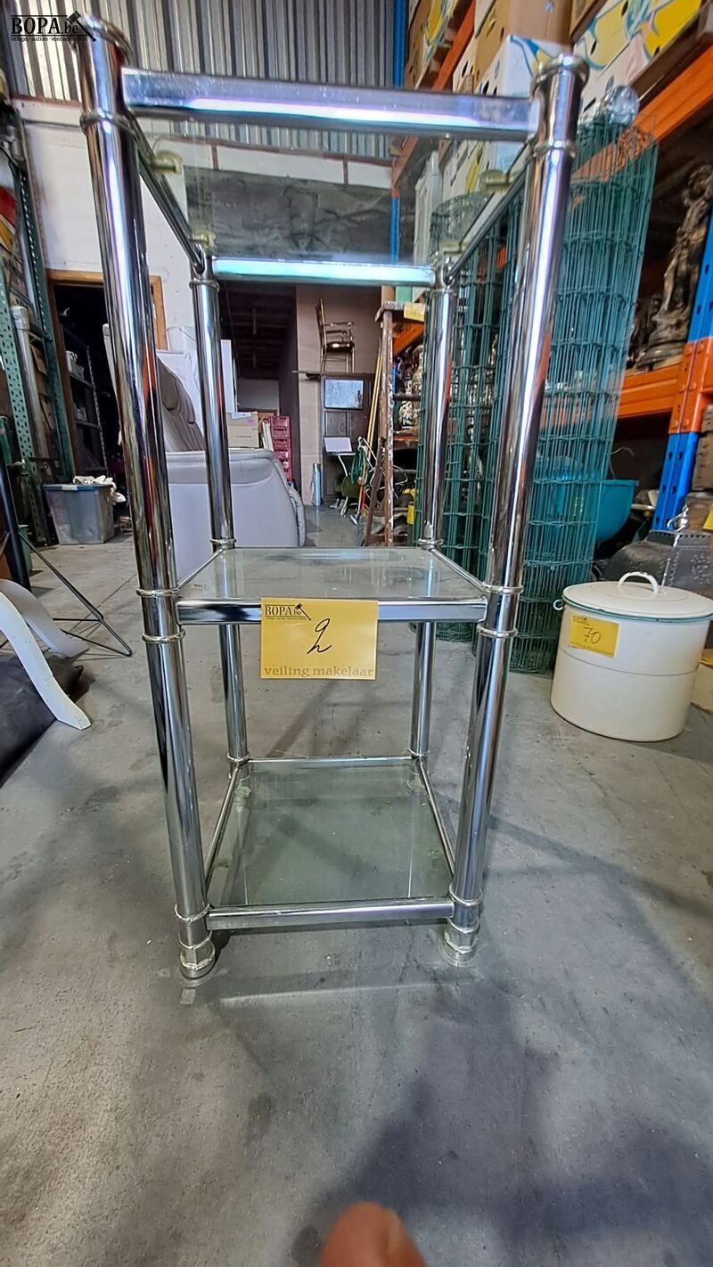 Sidetable in glanzend chrome en glazen legplanken – foto 3 – kavel bij BOPA Auctions, Aarsele
