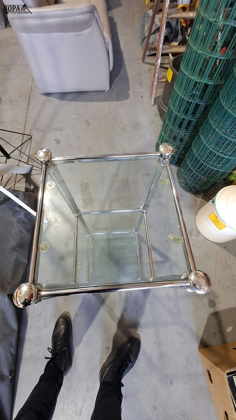 Sidetable in glanzend chrome en glazen legplanken – foto 4 – kavel bij BOPA Auctions, Aarsele