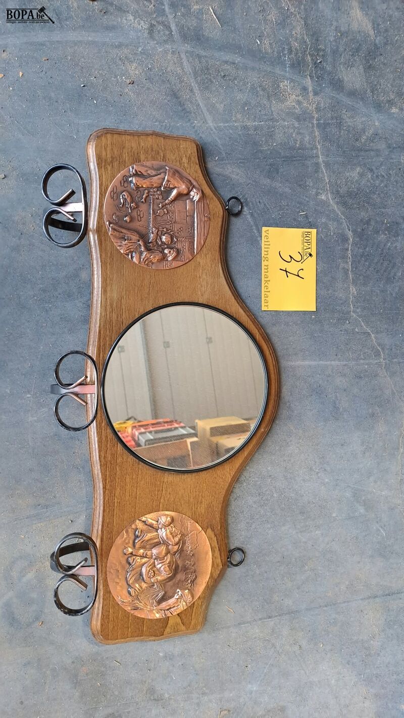 Houten kapstok afgewerkt met koper – foto 2 – kavel bij BOPA Auctions, Aarsele