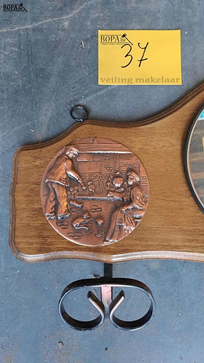 Houten kapstok afgewerkt met koper – foto 3 – kavel bij BOPA Auctions, Aarsele