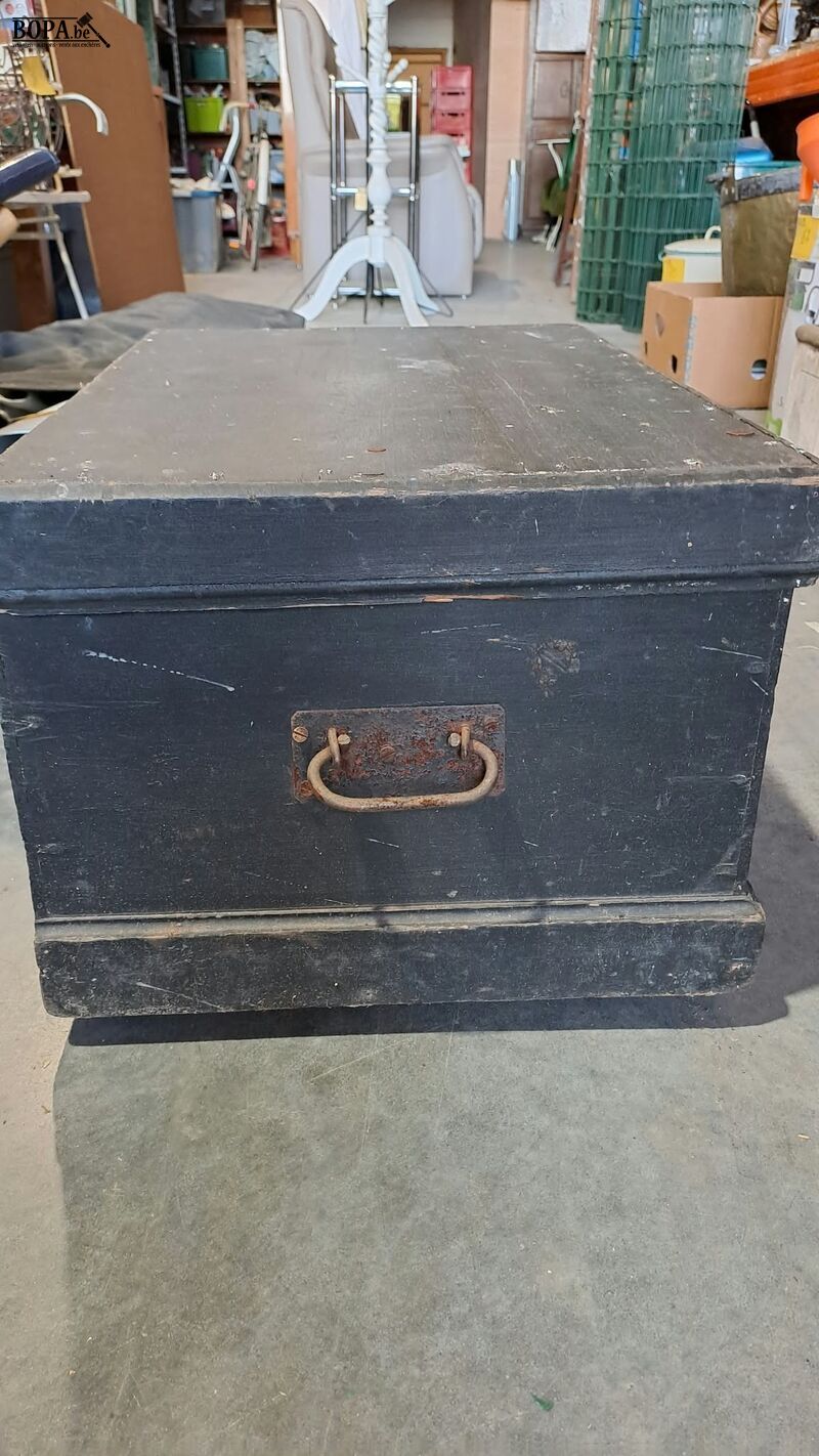 Houten zwarte kist met slot – foto 4 – kavel bij BOPA Auctions, Aarsele