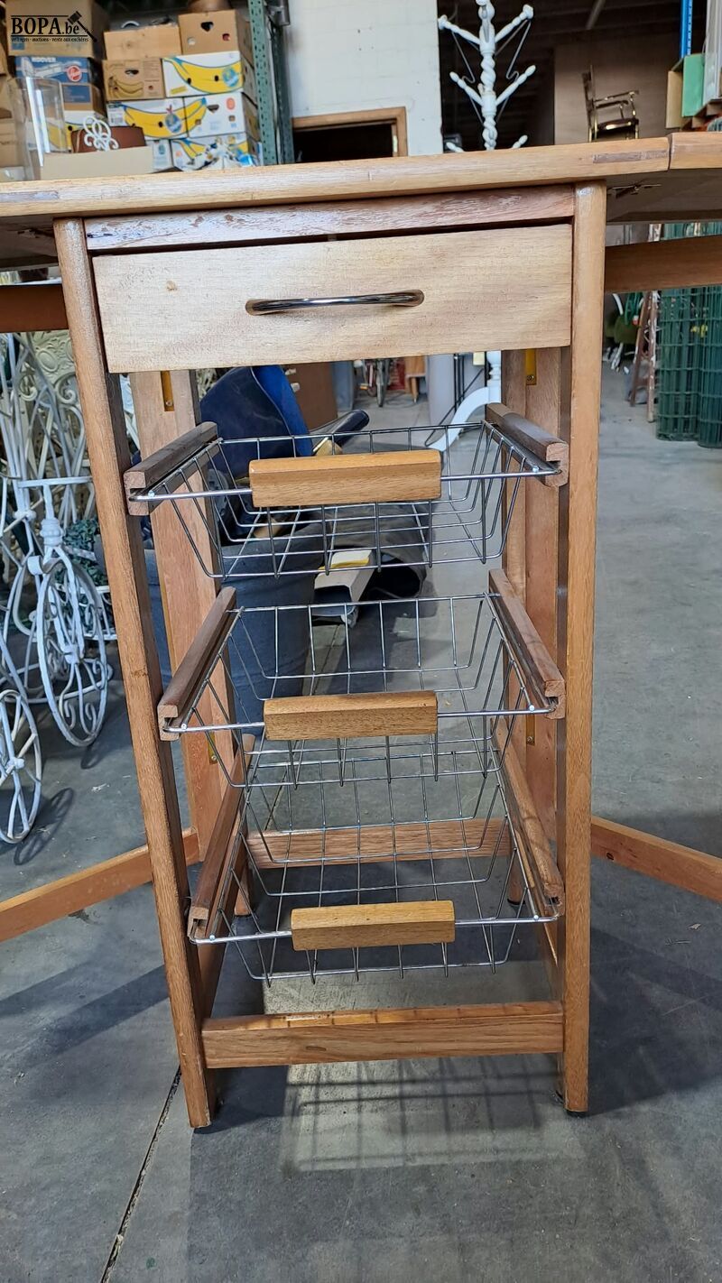 Inklapbare houten keukentrolley met wit tegelblad en metalen – foto 4 – kavel bij BOPA Auctions, Aarsele