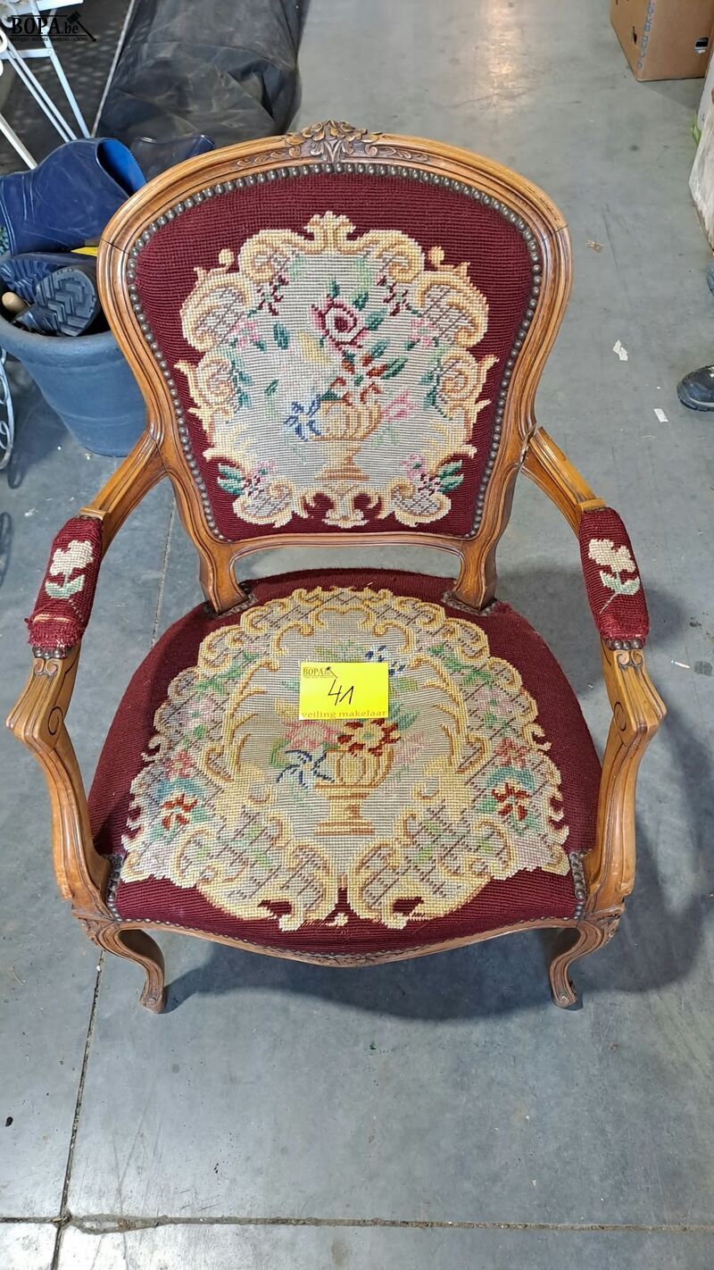 Klassieke fauteuil in Louis XV- stijl sierlijk houten frame – foto 2 – kavel bij BOPA Auctions, Aarsele