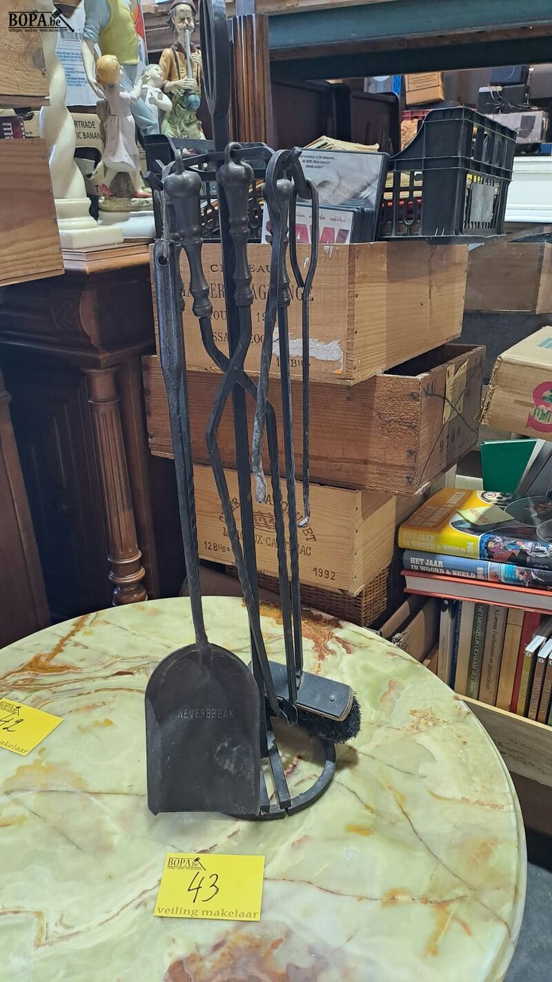 Antiek 4-delig haardstel van gesmeed ijzer – foto 2 – kavel bij BOPA Auctions, Aarsele