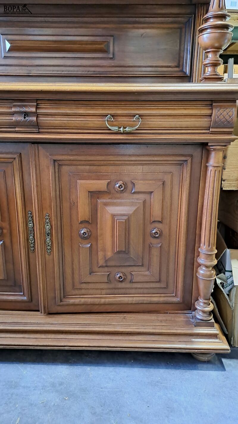 Meubelstuk 19e E Henri II-stijl gedetailleerd houtsnijwerk – foto 3 – kavel bij BOPA Auctions, Aarsele