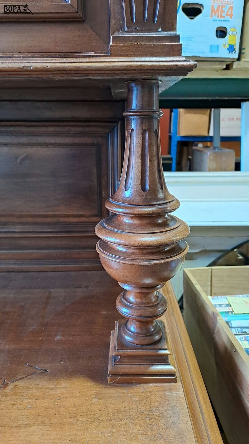 Meubelstuk 19e E Henri II-stijl gedetailleerd houtsnijwerk – foto 6 – kavel bij BOPA Auctions, Aarsele