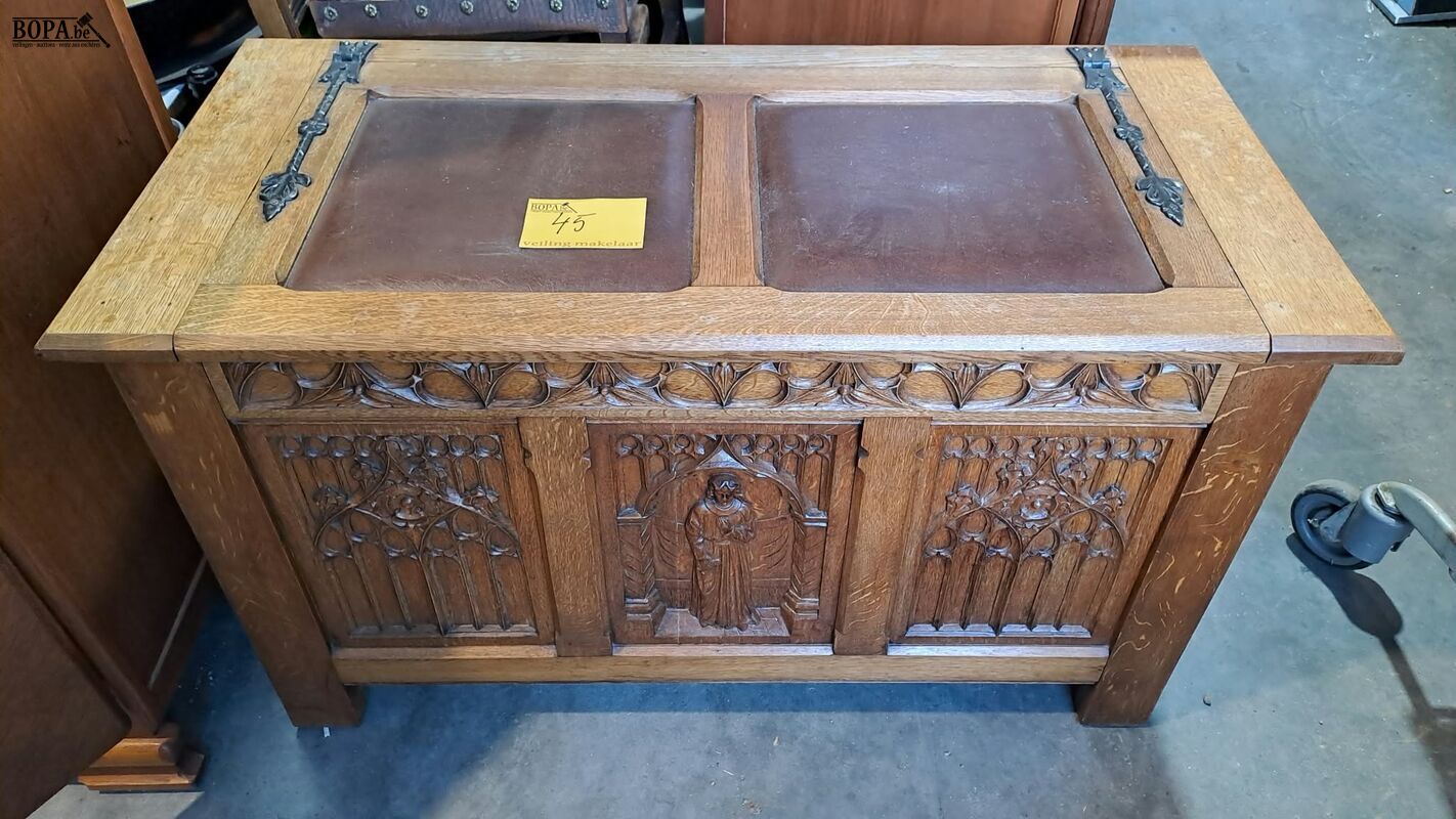 Antieke eikenhouten meubelstuk in Gotische stijl houtsnijwer – foto 2 – kavel bij BOPA Auctions, Aarsele