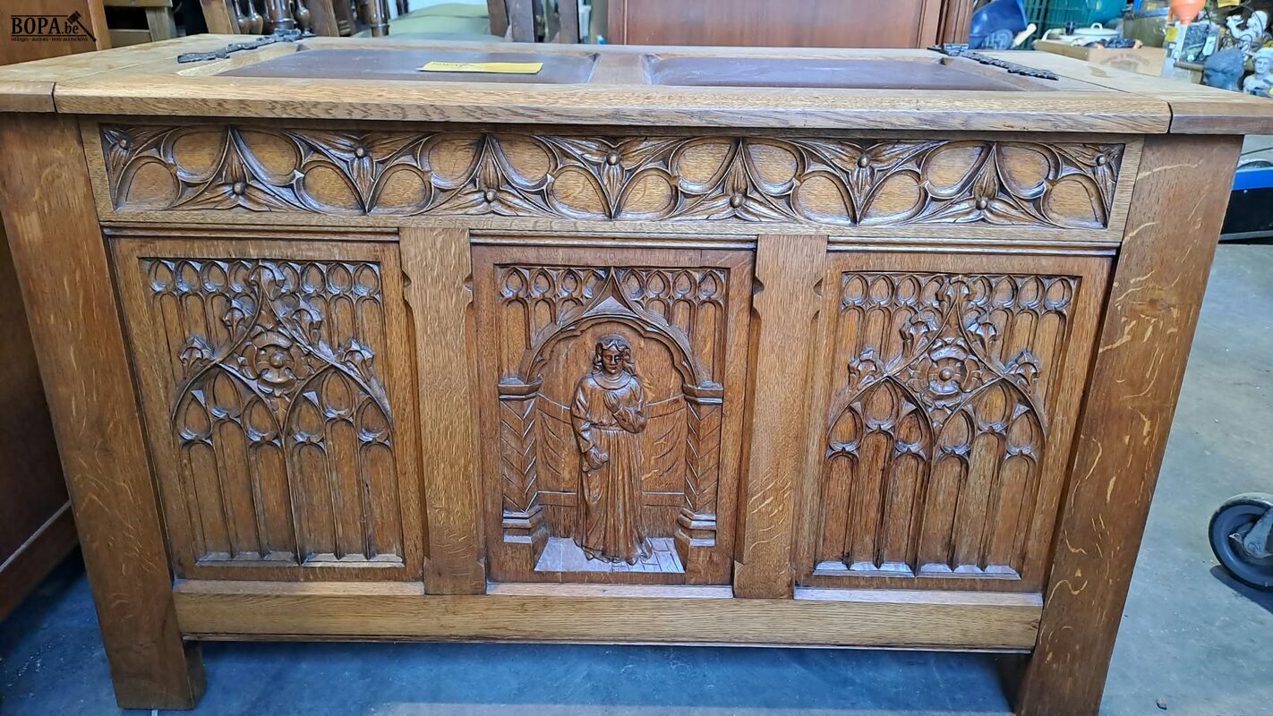 Antieke eikenhouten meubelstuk in Gotische stijl houtsnijwer – foto 3 – kavel bij BOPA Auctions, Aarsele