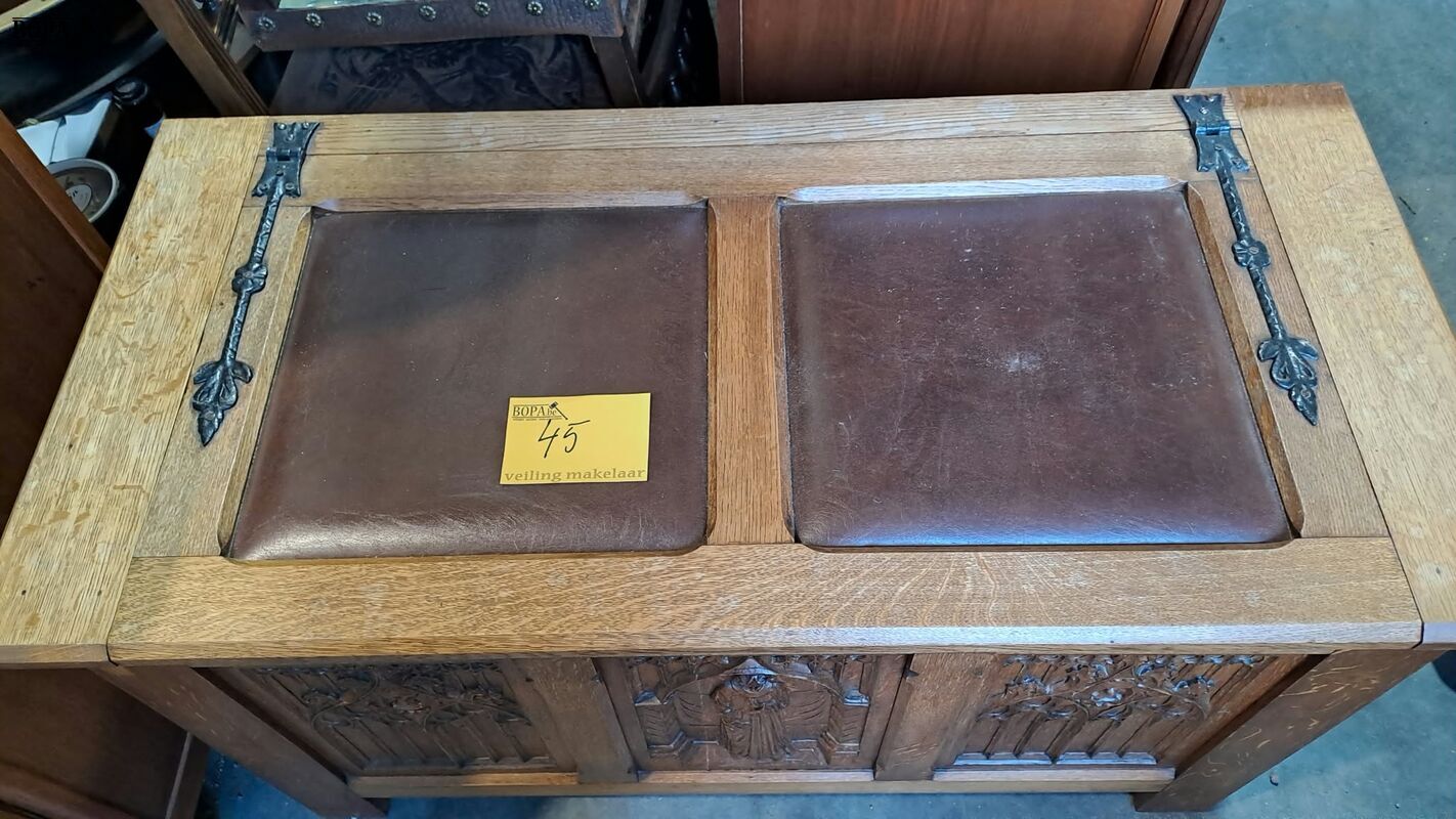 Antieke eikenhouten meubelstuk in Gotische stijl houtsnijwer – foto 4 – kavel bij BOPA Auctions, Aarsele