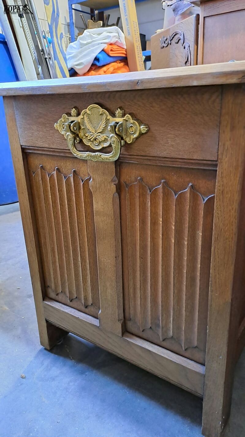 Antieke eikenhouten meubelstuk in Gotische stijl houtsnijwer – foto 6 – kavel bij BOPA Auctions, Aarsele