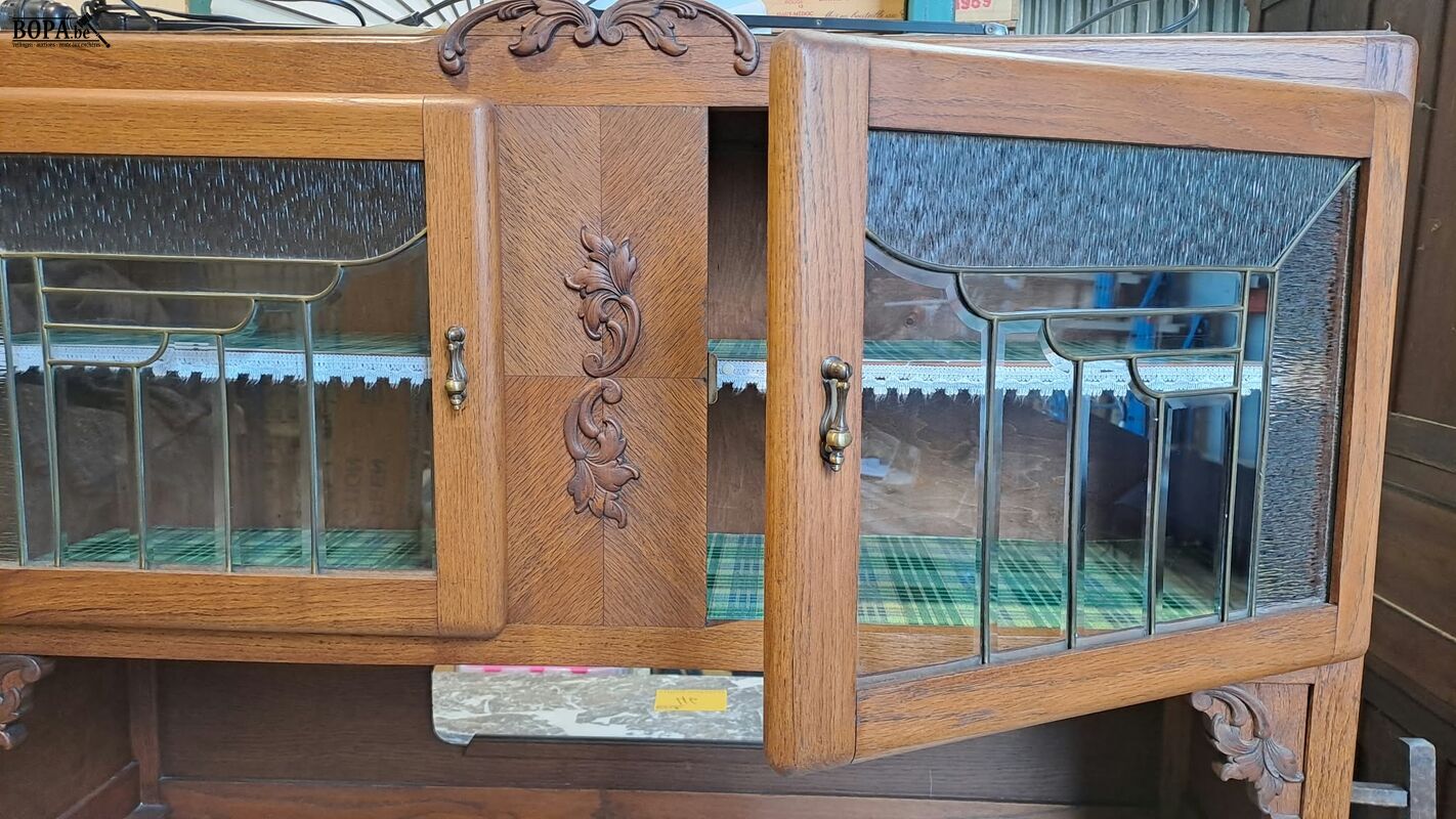 Landelijke brocante buffetkast '30 glas in looddeuren en ma – foto 4 – kavel bij BOPA Auctions, Aarsele