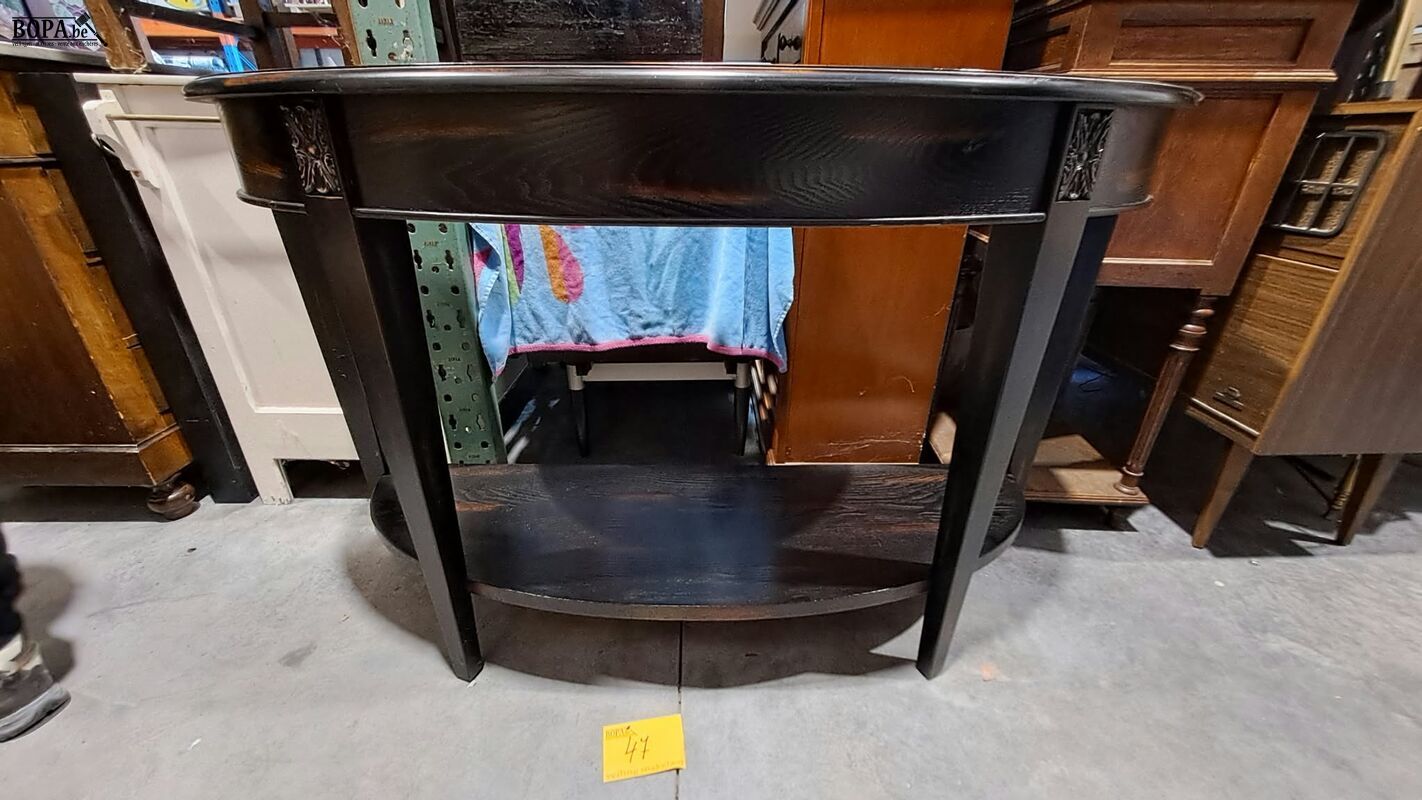 Donker halfronde houten sidetable Art Deco met sierlijk hout – foto 2 – kavel bij BOPA Auctions, Aarsele