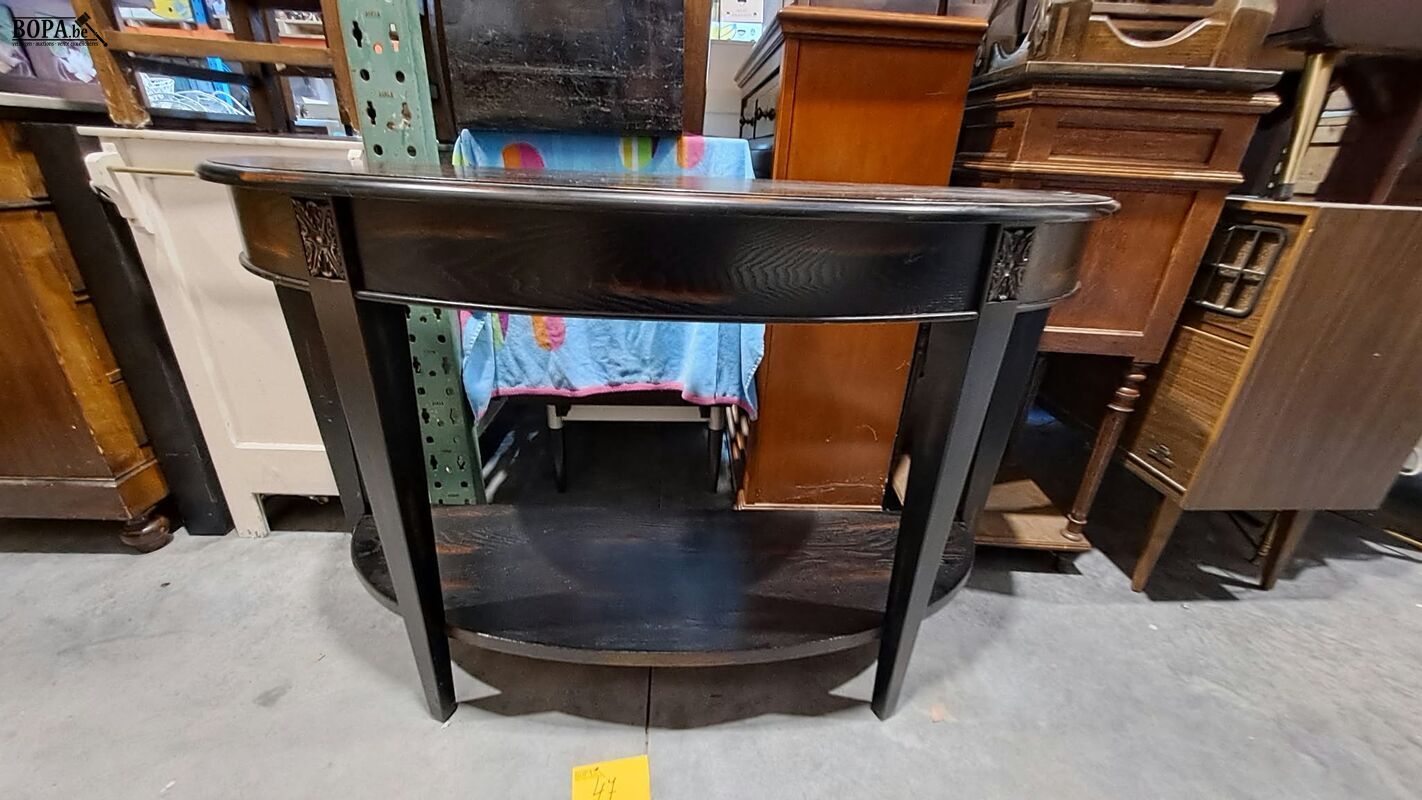 Donker halfronde houten sidetable Art Deco met sierlijk hout – foto 5 – kavel bij BOPA Auctions, Aarsele
