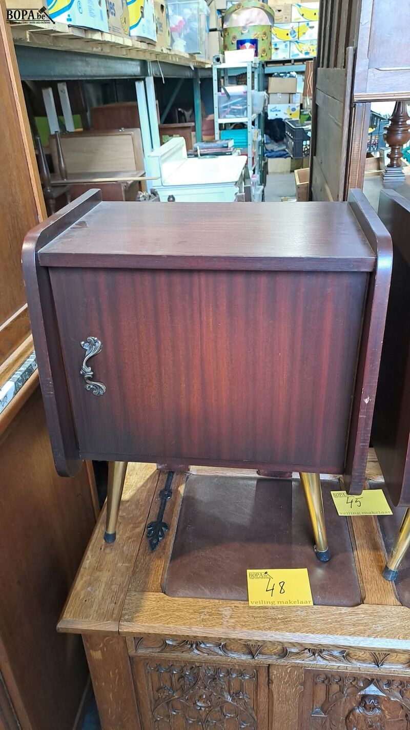 Twee identieke vintage nachtkast koperen afwerking en fineer – foto 3 – kavel bij BOPA Auctions, Aarsele