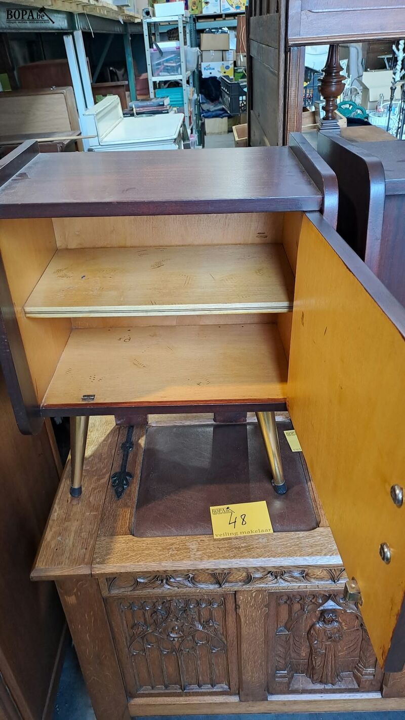 Twee identieke vintage nachtkast koperen afwerking en fineer – foto 4 – kavel bij BOPA Auctions, Aarsele
