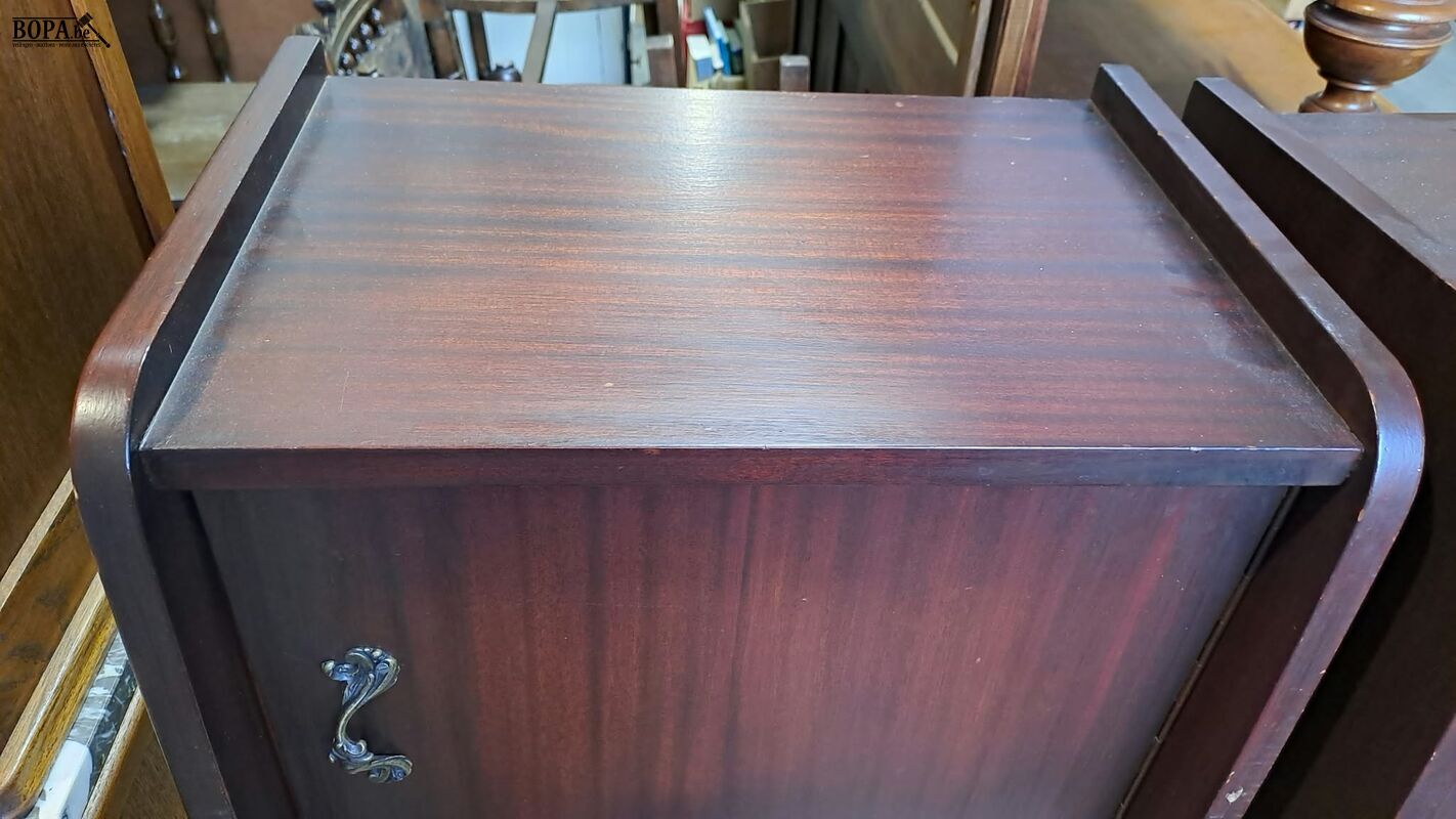 Twee identieke vintage nachtkast koperen afwerking en fineer – foto 5 – kavel bij BOPA Auctions, Aarsele