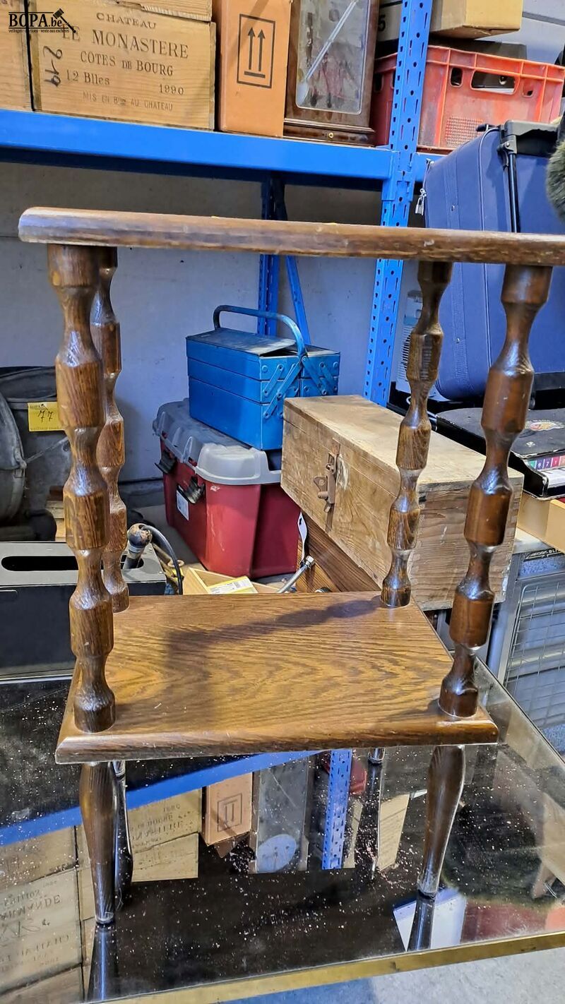 Bijzettafel gedraaide poten – foto 2 – kavel bij BOPA Auctions, Aarsele
