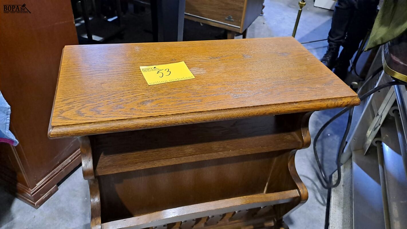 Houten lectuurbak met ingebouwd tafeltje – foto 3 – kavel bij BOPA Auctions, Aarsele