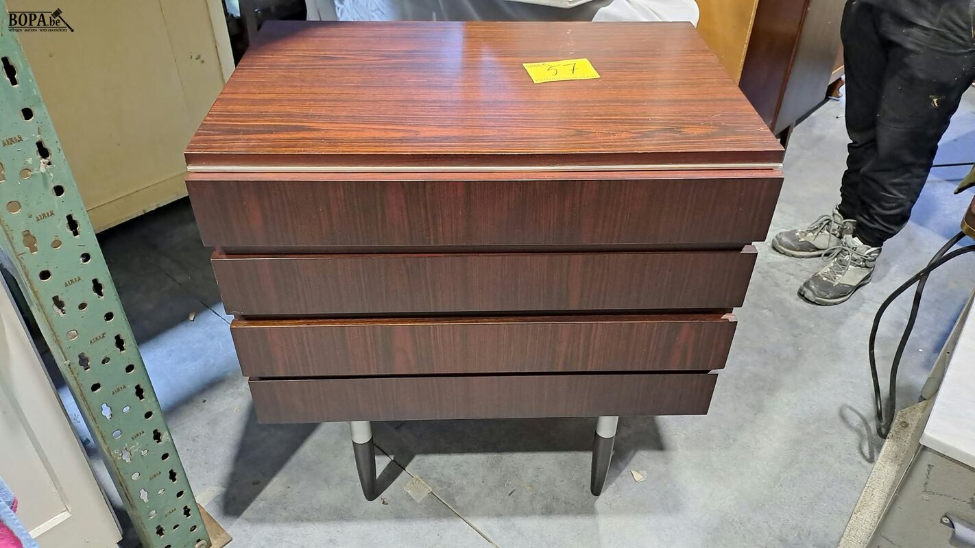 Ladekast van donker houtfineer met 3 lades Mid-Century – foto 2 – kavel bij BOPA Auctions, Aarsele