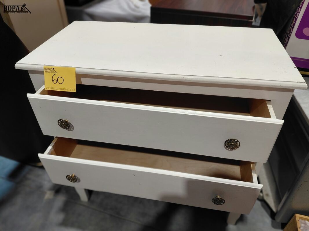 Wit gelakte kast – foto 2 – kavel bij BOPA Auctions, Aarsele