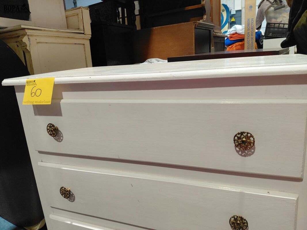 Wit gelakte kast – foto 4 – kavel bij BOPA Auctions, Aarsele