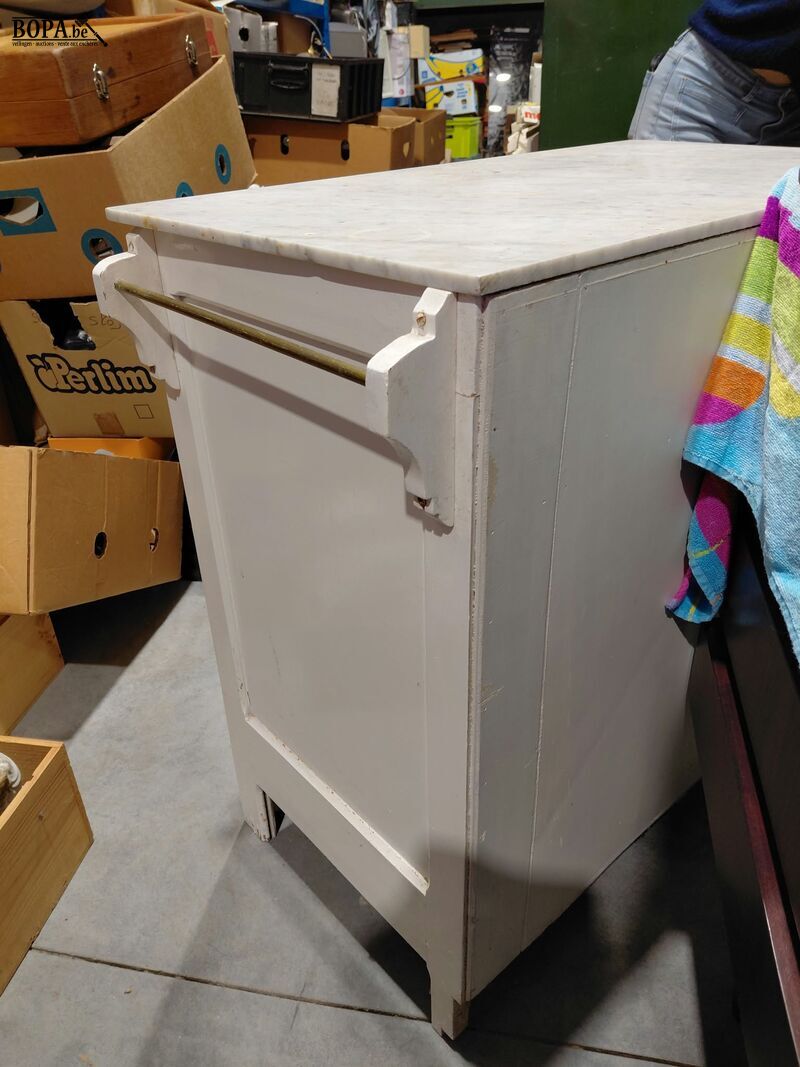 Wit gelakte kast met marmeren blad – foto 6 – kavel bij BOPA Auctions, Aarsele